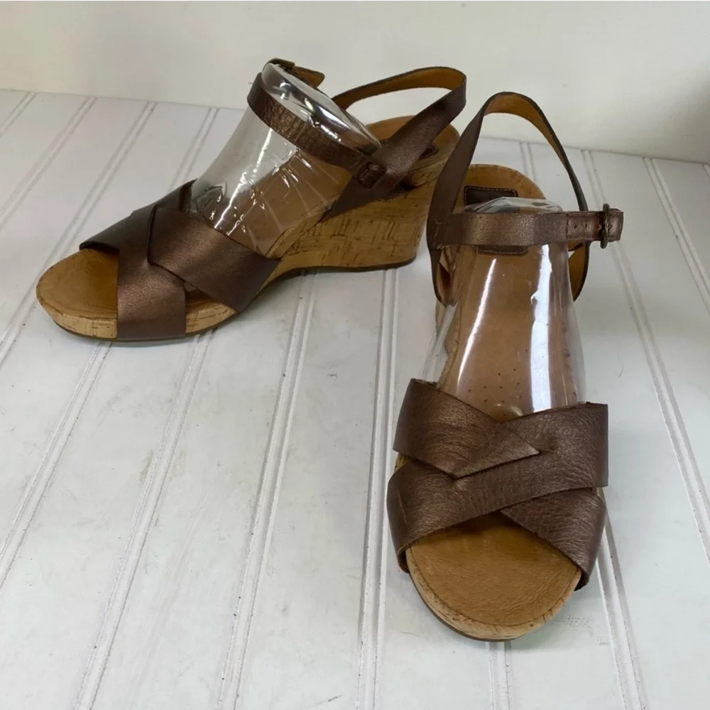 Clarks Artisan Bronze brown leather cross strap cork sandals women’s size 10